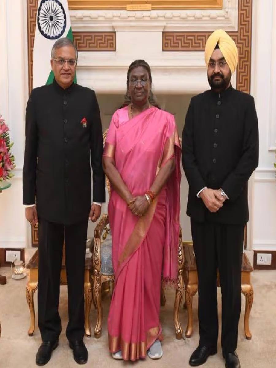 मुख्य निवडणूक आयुक्तांचे शिक्षण किती आहे? - Marathi News | मुख्य निवडणूक आयुक्तांचे शिक्षण किती आहे? | Latest Photos at Lokmat.com