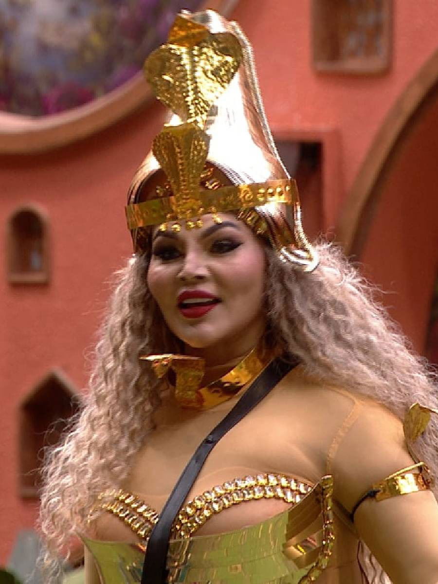 राखी किती वर्षांची? वय ऐकून बसेल धक्का - Marathi News | राखी किती वर्षांची? वय ऐकून बसेल धक्का | Latest Photos at Lokmat.com