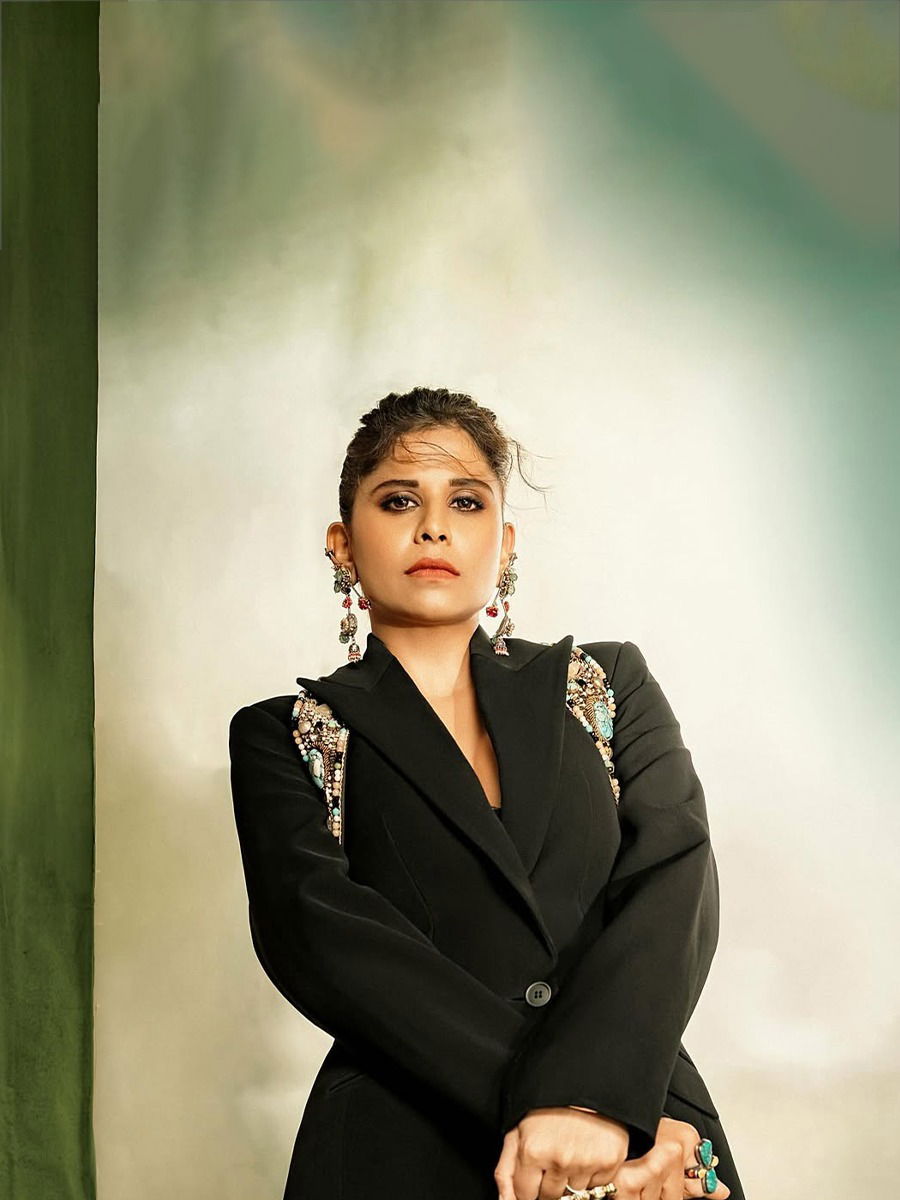 ब्लेझरमध्ये सईचा स्टनिंग लूक - Marathi News | ब्लेझरमध्ये सईचा स्टनिंग लूक | Latest Photos at Lokmat.com