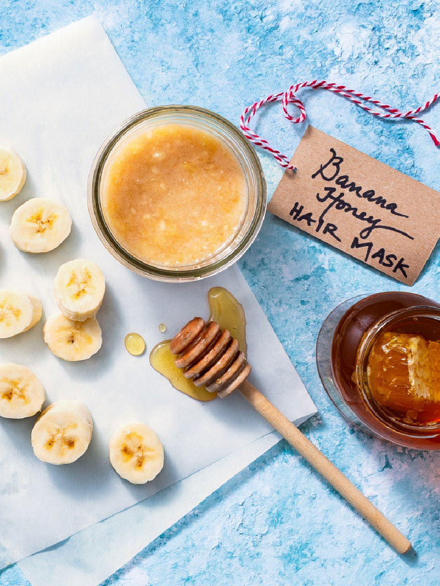 जास्त पिकलेली केळी फेकून देताय? तयार करा हेल्दी हेअर मास्क - Marathi News | जास्त पिकलेली केळी फेकून देताय? तयार करा हेल्दी हेअर मास्क | Latest Photos at Lokmat.com