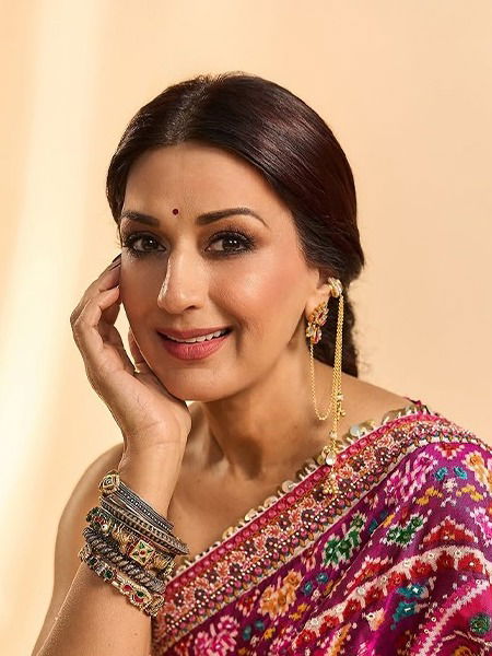 तरुणींना लाजवेल असं सोनाली बेंद्रेचं सौंदर्य! - Marathi News | तरुणींना लाजवेल असं सोनाली बेंद्रेचं सौंदर्य! | Latest Photos at Lokmat.com