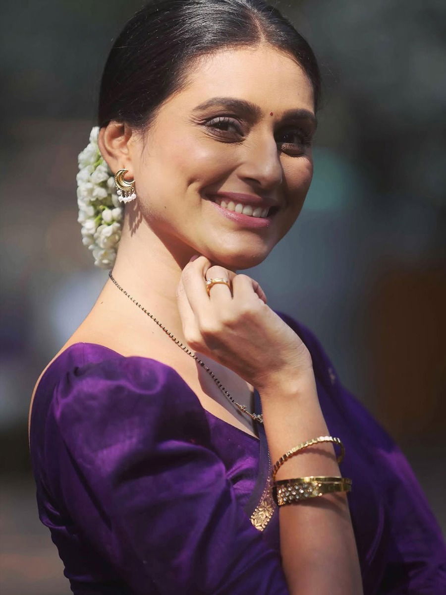 'घरोघरी मातीच्या चुली' फेम अभिनेत्रीचा सोज्वळ लूक - Marathi News | 'घरोघरी मातीच्या चुली' फेम अभिनेत्रीचा सोज्वळ लूक | Latest Photos at Lokmat.com