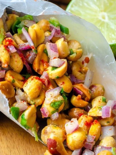 पाच मिनिटांत 'असे' करा शेंगदाणा चाट - Marathi News | पाच मिनिटांत 'असे' करा शेंगदाणा चाट | Latest Photos at Lokmat.com