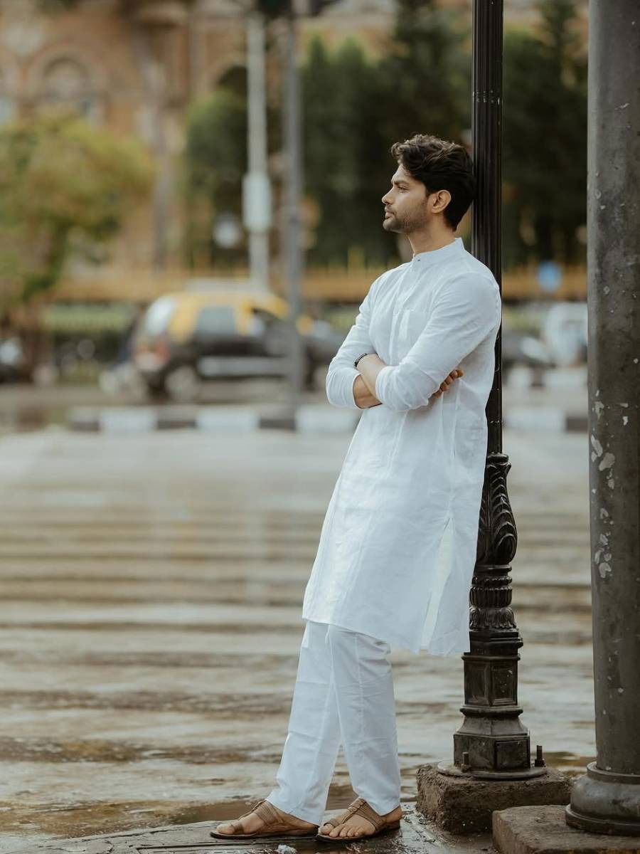 मुंबईच्या रस्त्यांवर अभिनेत्याचं फोटोशूट! - Marathi News | मुंबईच्या रस्त्यांवर अभिनेत्याचं फोटोशूट! | Latest Photos at Lokmat.com