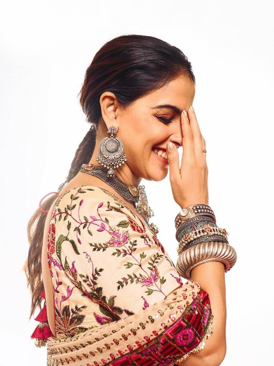 निखळ हास्याने जिनिलिया करते घायाळ! - Marathi News | निखळ हास्याने जिनिलिया करते घायाळ! | Latest Photos at Lokmat.com