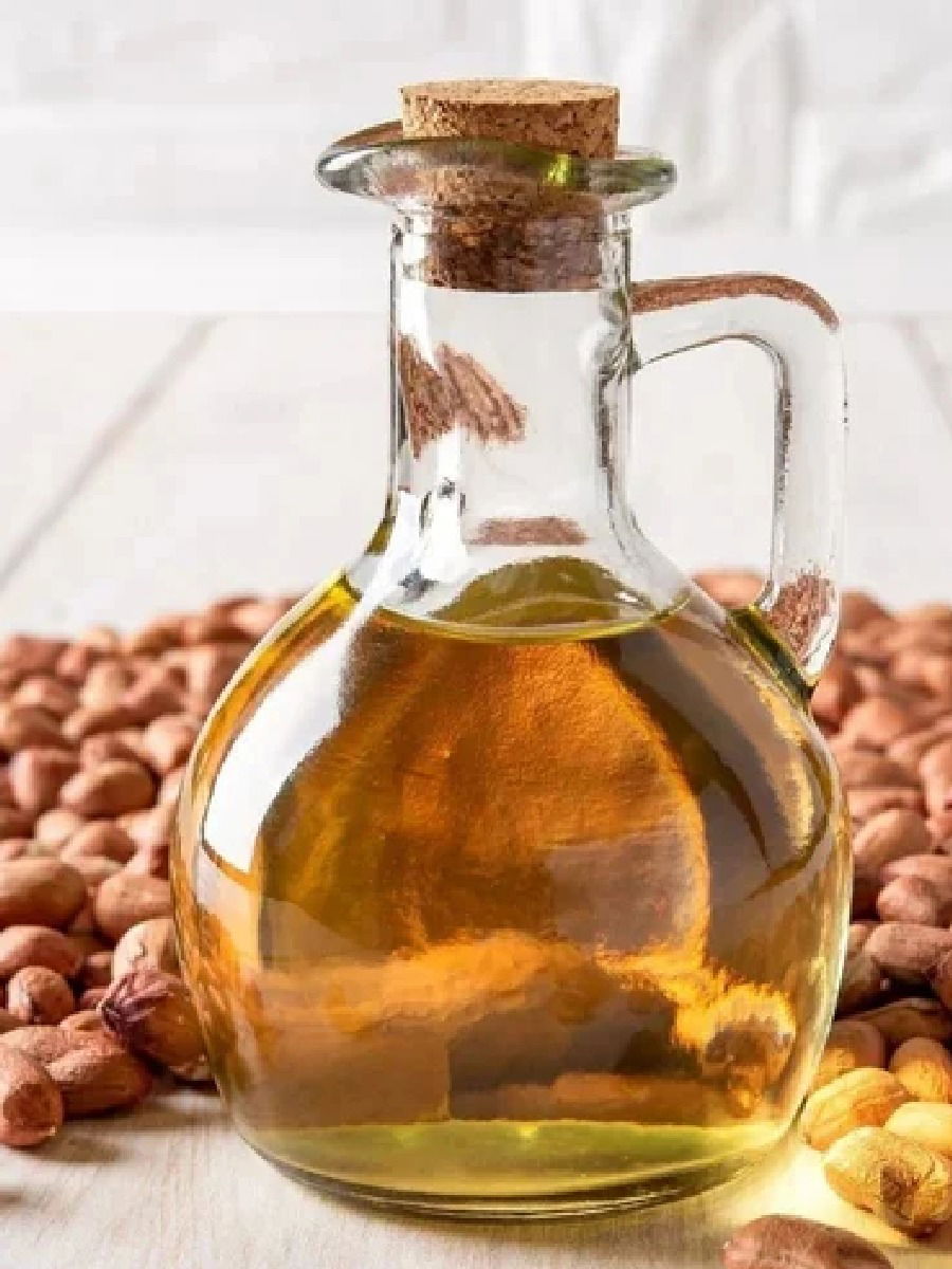 शेंगदाणा की मोहरीचं तेल?; शरीरासाठी कोणतं तेल आहे गुणकारी - Marathi News | शेंगदाणा की मोहरीचं तेल?; शरीरासाठी कोणतं तेल आहे गुणकारी | Latest Photos at Lokmat.com