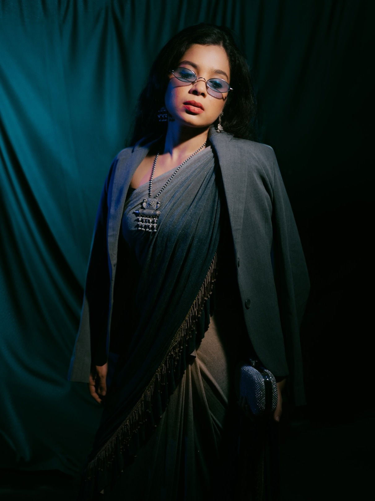 साडी अन् खांद्यावर ब्लेझर, अभिनेत्रीच्या लूकची चर्चा - Marathi News | साडी अन् खांद्यावर ब्लेझर, अभिनेत्रीच्या लूकची चर्चा | Latest Photos at Lokmat.com