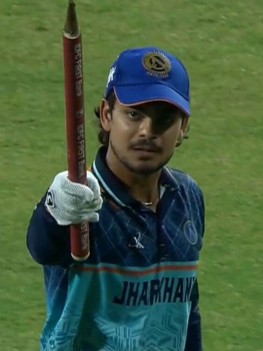 शतकी खेळीसह ईशानने मोडला संजूचा विक्रम; असा पराक्रम करणारा पहिला भारतीय