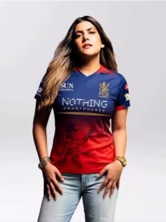 कोण आहे Ananya Birla? विराटपेक्षाही तगडी कमाई अन् RCB कनेक्शन - Marathi News | कोण आहे Ananya Birla? विराटपेक्षाही तगडी कमाई अन् RCB कनेक्शन | Latest Photos at Lokmat.com