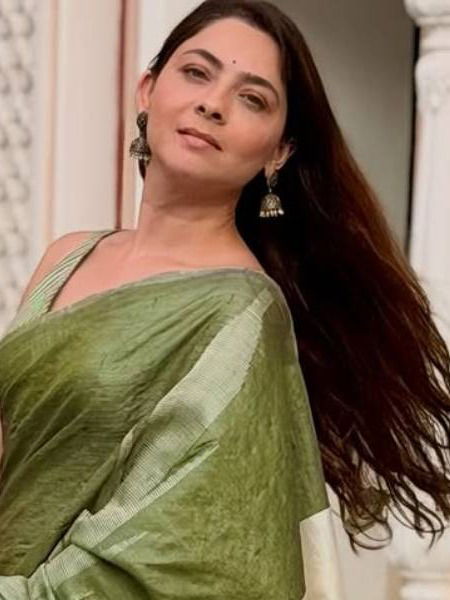 दिसतीया भारी, नेसूनी साडी…! - Marathi News | दिसतीया भारी, नेसूनी साडी…! | Latest Photos at Lokmat.com