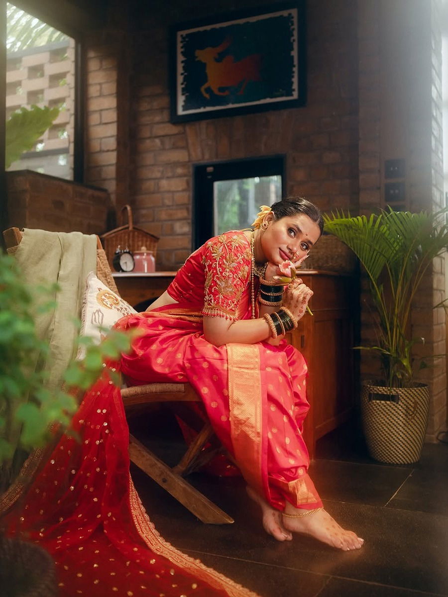 छबीदार सुरत देखणी, नार गुलजार..! - Marathi News | छबीदार सुरत देखणी, नार गुलजार..! | Latest Photos at Lokmat.com