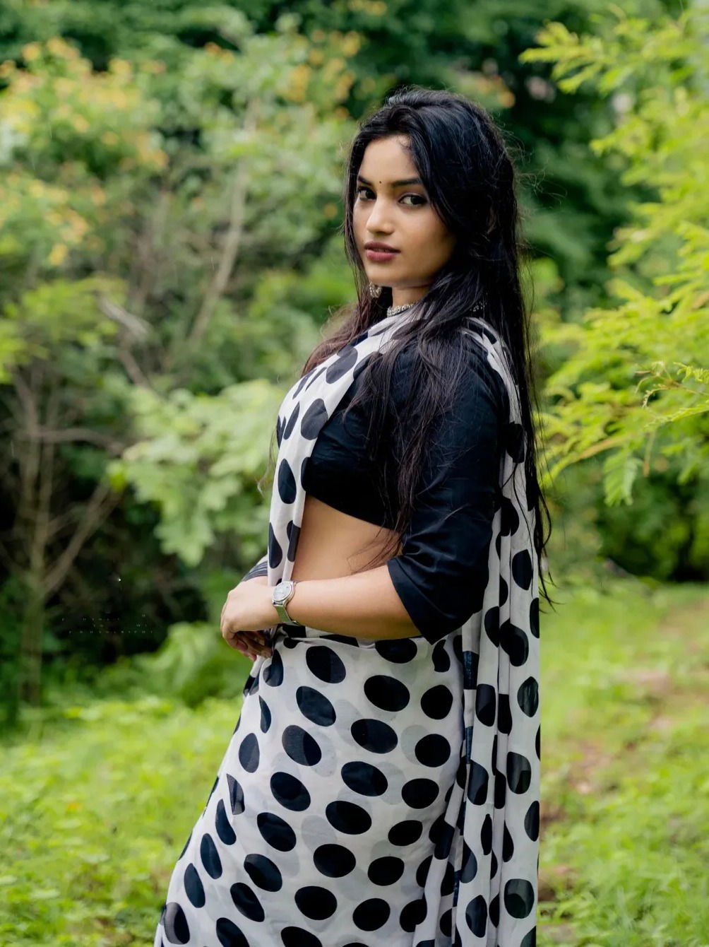 पोल्का डॉट्स साडीत राजेश्वरी खरात मोहक लुक - Marathi News | पोल्का डॉट्स साडीत राजेश्वरी खरात मोहक लुक | Latest Photos at Lokmat.com