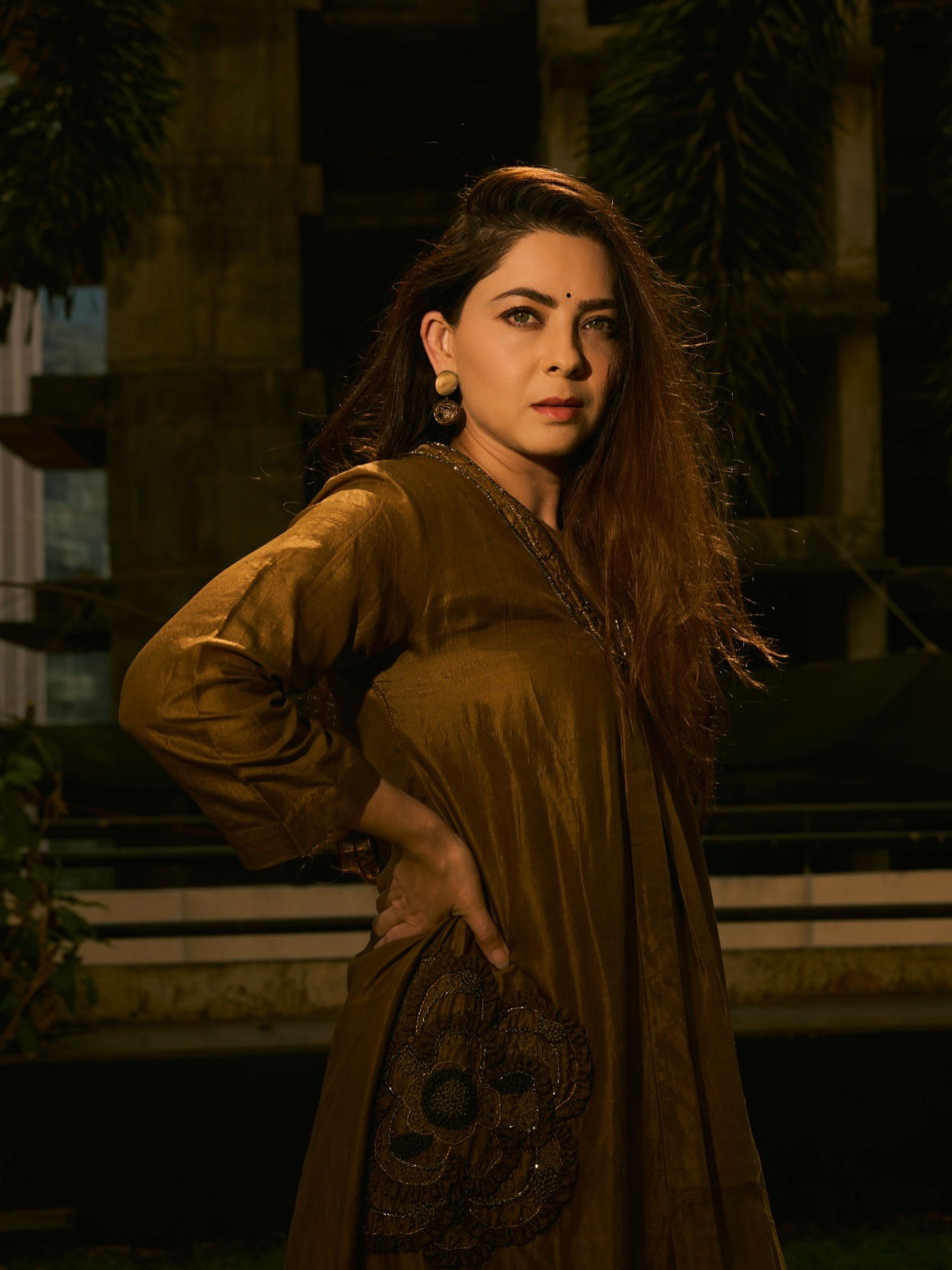 सोनेरी ड्रेसमध्ये खुललं सोनालीचं सौंदर्य - Marathi News | सोनेरी ड्रेसमध्ये खुललं सोनालीचं सौंदर्य | Latest Photos at Lokmat.com