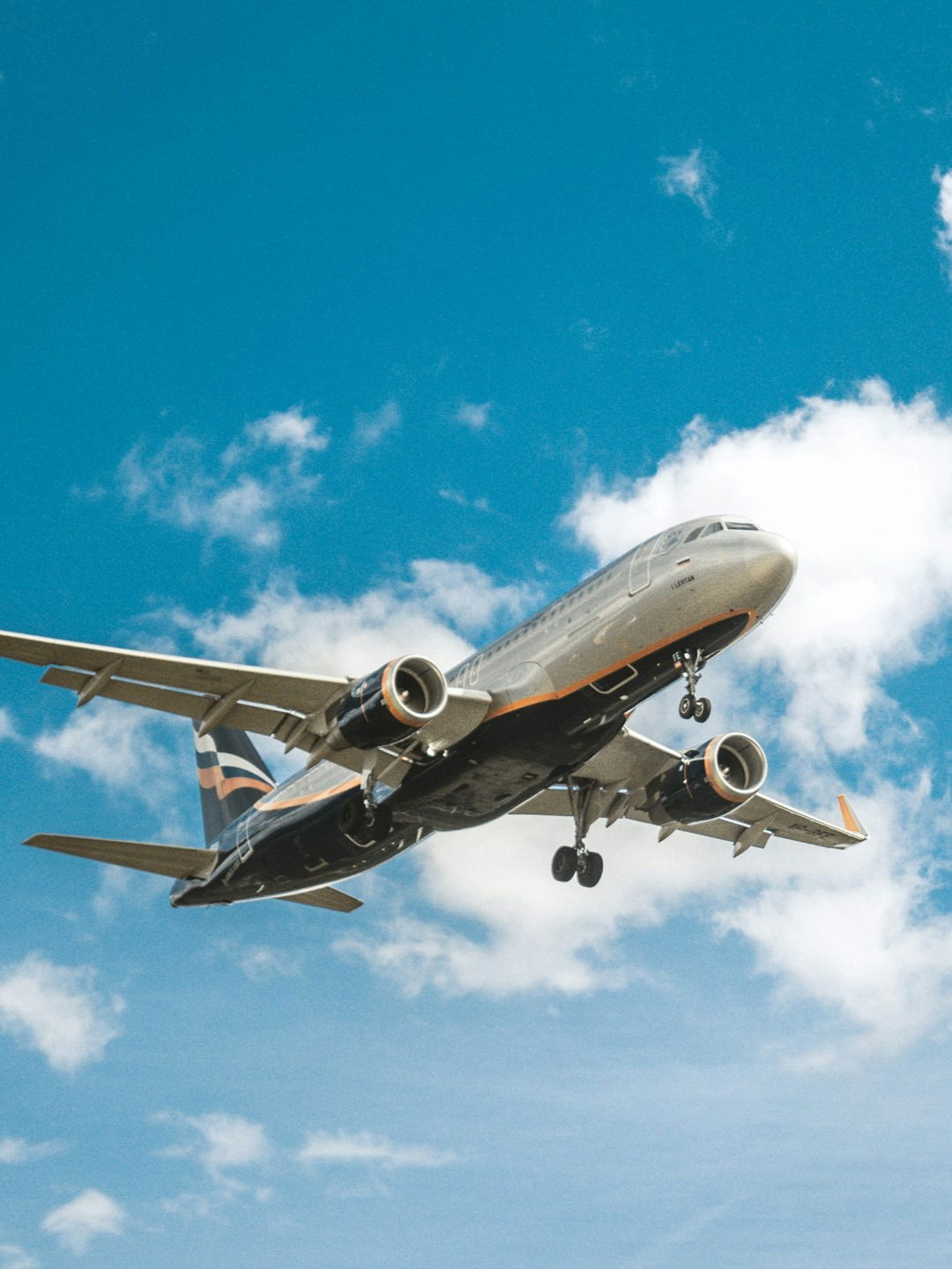 विमान प्रवास करताना बॅगेत 'या' गोष्टी नसाव्यात! - Marathi News | विमान प्रवास करताना बॅगेत 'या' गोष्टी नसाव्यात! | Latest Photos at Lokmat.com