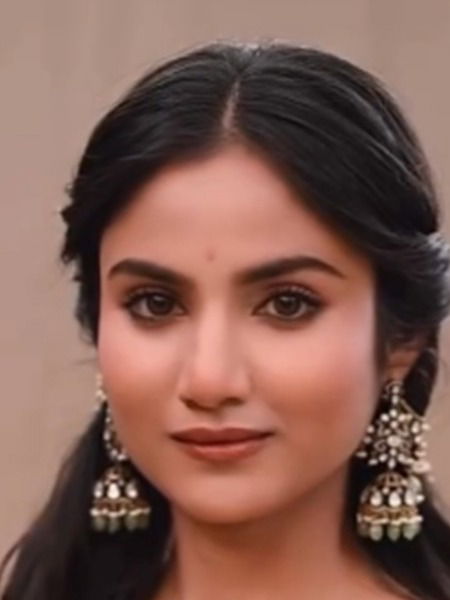 आँखों की गुस्ताखियाँ माफ हो...! - Marathi News | आँखों की गुस्ताखियाँ माफ हो...! | Latest Photos at Lokmat.com