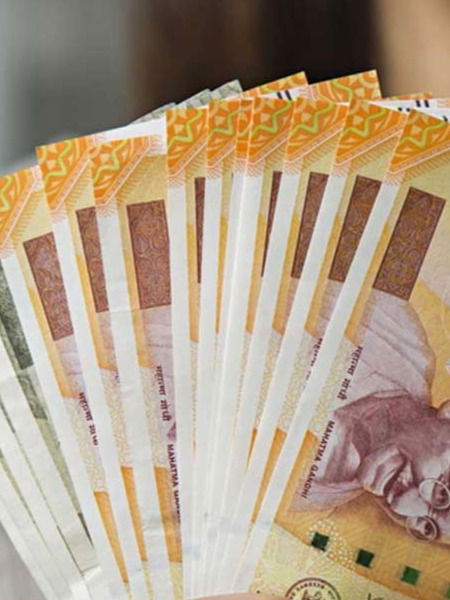 'या' सवयी असणाऱ्या महिला लवकर श्रीमंत होतात... - Marathi News | 'या' सवयी असणाऱ्या महिला लवकर श्रीमंत होतात... | Latest Photos at Lokmat.com