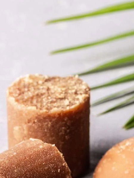 भेसळयुक्त गुळ ओळखण्याच्या ट्रिक्स - Marathi News | भेसळयुक्त गुळ ओळखण्याच्या ट्रिक्स | Latest Photos at Lokmat.com