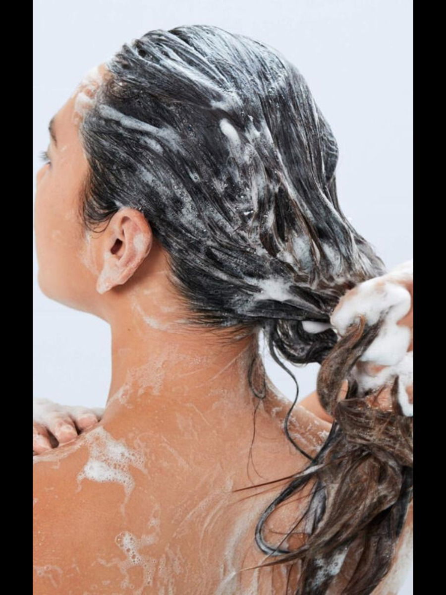 गरम पाण्याचा केसांवर काय प्रभाव पडतो? - Marathi News | गरम पाण्याचा केसांवर काय प्रभाव पडतो? | Latest Photos at Lokmat.com