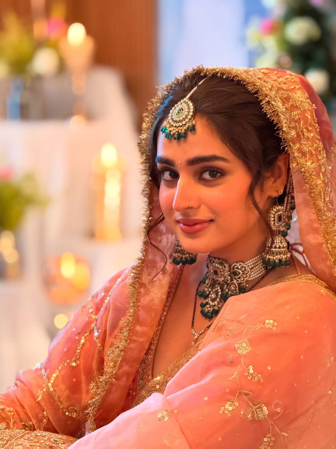 सादगी तो हमारी जरा देखिए...! - Marathi News | सादगी तो हमारी जरा देखिए...! | Latest Photos at Lokmat.com