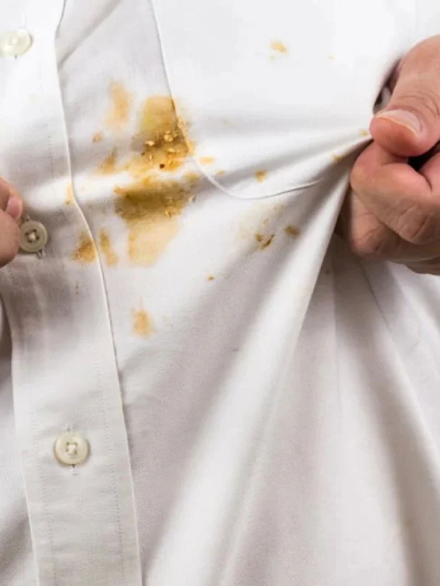 कपड्यांवरील तेलाचा डाग होईल मिनिटात गायब, 'ही' एक गोष्ट करेल मॅजिकसारखं काम - Marathi News | कपड्यांवरील तेलाचा डाग होईल मिनिटात गायब, 'ही' एक गोष्ट करेल मॅजिकसारखं काम | Latest Photos at Lokmat.com