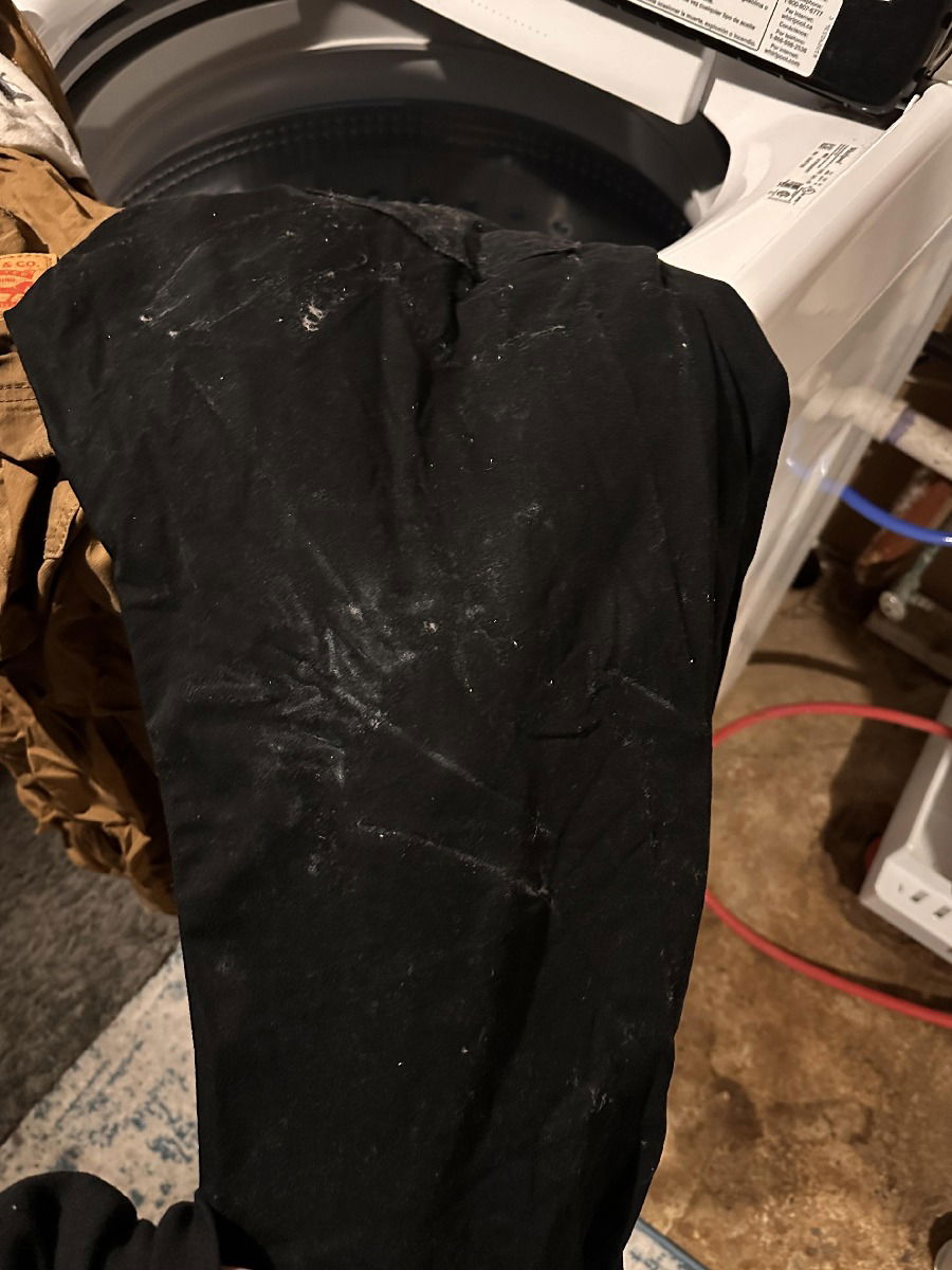 वॉशिंग मशीनमध्ये बिनधास्तपणे धुवा काळे कपडे, या ट्रीकमुळे येणार नाहीत त्यावर पांढरे गोळे - Marathi News | वॉशिंग मशीनमध्ये बिनधास्तपणे धुवा काळे कपडे, या ट्रीकमुळे येणार नाहीत त्यावर पांढरे गोळे | Latest Photos at Lokmat.com