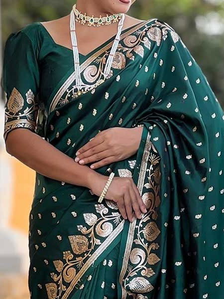 बनारसी साडीची चमक कधीच जाणार नाही, पाहा ८ सिक्रेट टिप्स... - Marathi News | बनारसी साडीची चमक कधीच जाणार नाही, पाहा ८ सिक्रेट टिप्स... | Latest Photos at Lokmat.com