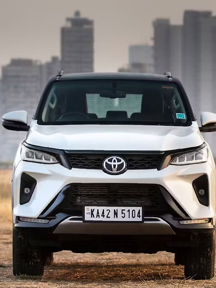 फॉर्च्यूनर कार बुलेटफ्रूफ करण्यासाठी किती खर्च येतो? - Marathi News | फॉर्च्यूनर कार बुलेटफ्रूफ करण्यासाठी किती खर्च येतो? | Latest Photos at Lokmat.com