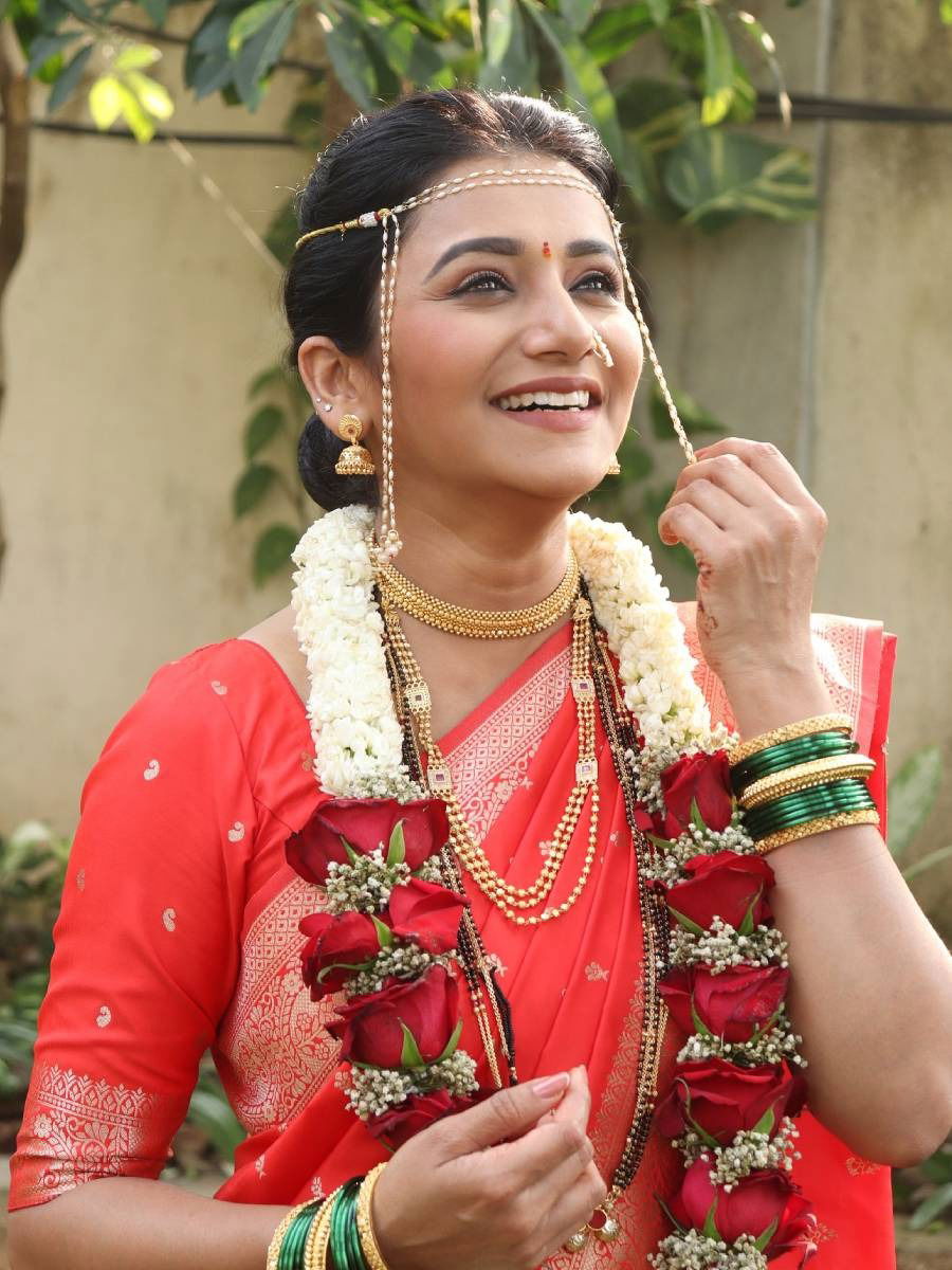 जुईला लग्नासाठी हवाय असा मुलगा! - Marathi News | जुईला लग्नासाठी हवाय असा मुलगा! | Latest Photos at Lokmat.com