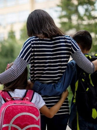 मुलं शाळेत जाताना रडतात-घाबरतात? या '१०' गोष्टी करा - Marathi News | मुलं शाळेत जाताना रडतात-घाबरतात? या '१०' गोष्टी करा | Latest Photos at Lokmat.com मुलं शाळेत जाताना रडतात-घाबरतात? या '१०' गोष्टी करा - Marathi News | मुलं शाळेत जाताना रडतात-घाबरतात? या '१०' गोष्टी करा | Latest Photos at Lokmat.com