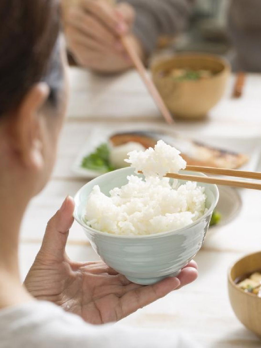 महिनाभर भात सोडल्याने खरंच वजन होते कमी ? - Marathi News | महिनाभर भात सोडल्याने खरंच वजन होते कमी ? | Latest Photos at Lokmat.com