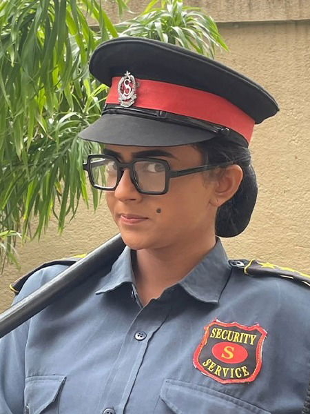 'वॉचमन लूक' मधील ही अभिनेत्री कोण? - Marathi News | 'वॉचमन लूक' मधील ही अभिनेत्री कोण? | Latest Photos at Lokmat.com