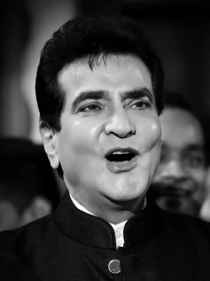 सुपरस्टार जितेंद्र यांचं खरं नाव माहितीये का? - Marathi News | सुपरस्टार जितेंद्र यांचं खरं नाव माहितीये का? | Latest Photos at Lokmat.com