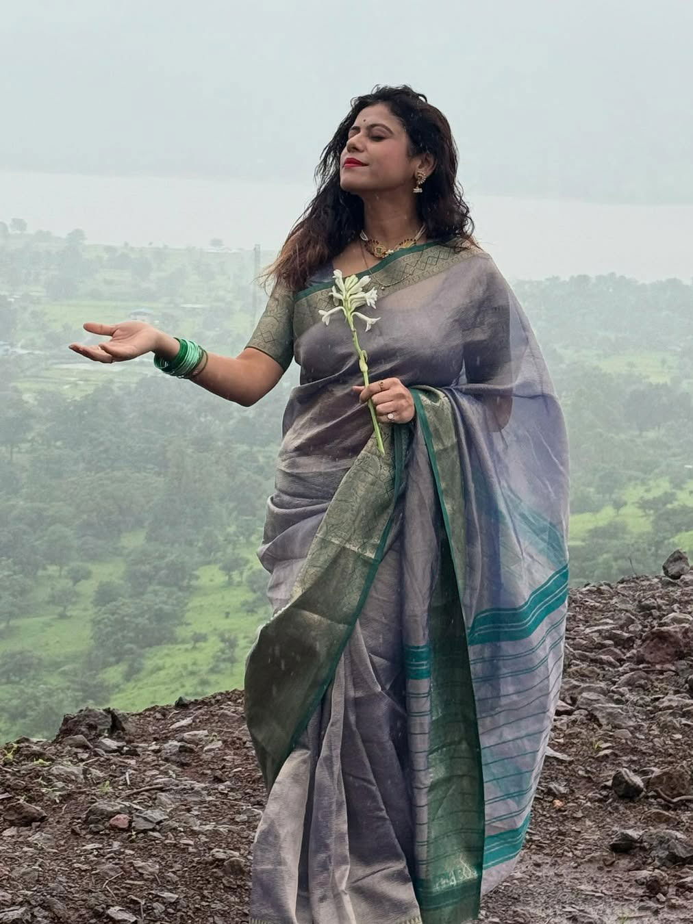 पावसात अश्विनी महांगडेचं सुंदर फोटोशूट - Marathi News | पावसात अश्विनी महांगडेचं सुंदर फोटोशूट | Latest Photos at Lokmat.com