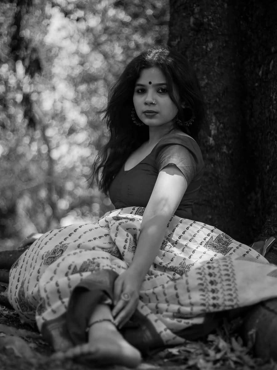 ऐसे ना मुझे तुम देखो... - Marathi News | ऐसे ना मुझे तुम देखो... | Latest Photos at Lokmat.com