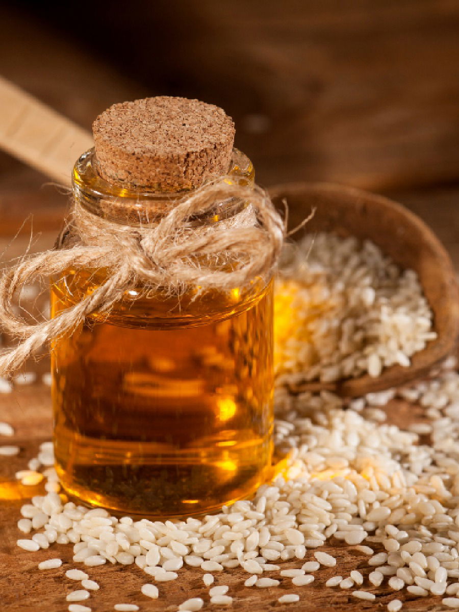 रिकाम्यापोटी तिळाच्या तेलाचं सेवन करण्याचे फायदे - Marathi News | रिकाम्यापोटी तिळाच्या तेलाचं सेवन करण्याचे फायदे | Latest Photos at Lokmat.com