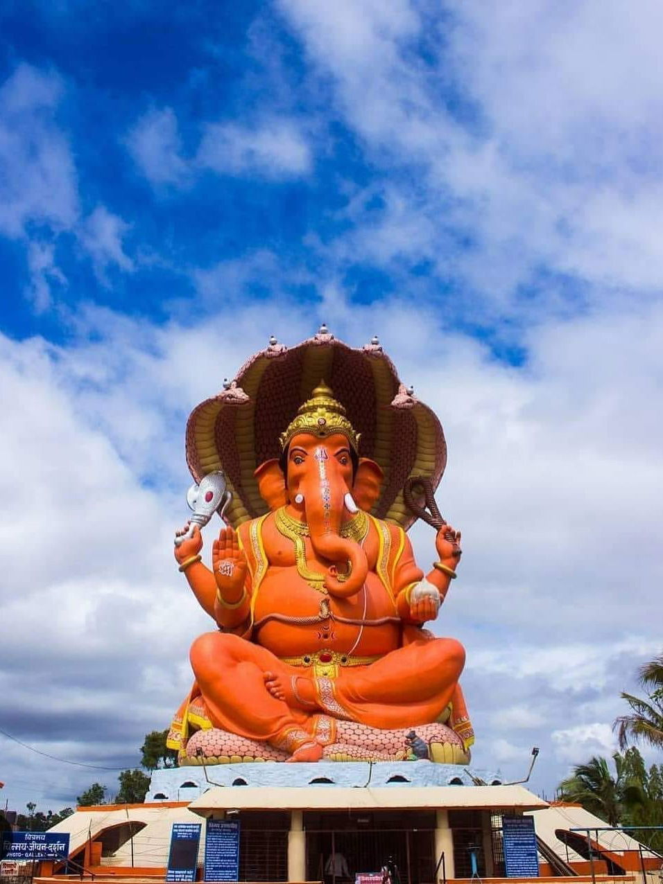 भारतातील सर्वात उंच बाप्पा, कोल्हापूरचा चिन्मय गणाधीश - Marathi News | भारतातील सर्वात उंच बाप्पा, कोल्हापूरचा चिन्मय गणाधीश | Latest Photos at Lokmat.com