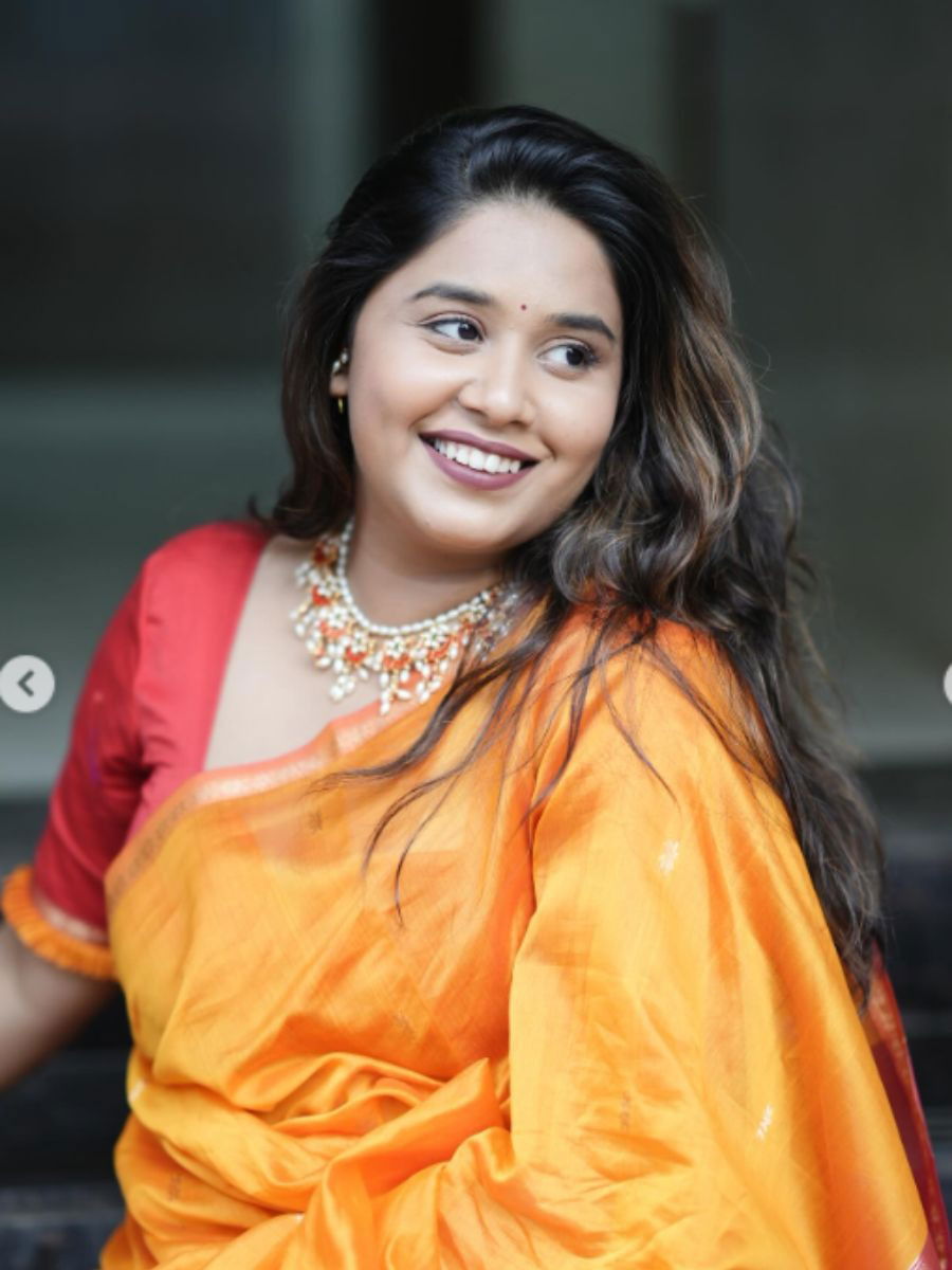 एक लाजरान साजरा मुखडा, चंद्रावानी फुलला गं! - Marathi News | एक लाजरान साजरा मुखडा, चंद्रावानी फुलला गं! | Latest Photos at Lokmat.com