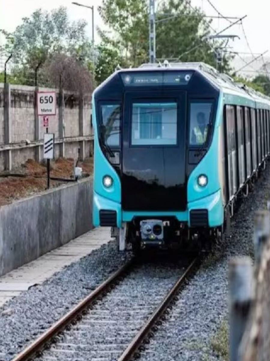 वडाळा ते गेटवे अंडरग्राउंड मेट्रोसाठी ६० रुपये - Marathi News | वडाळा ते गेटवे अंडरग्राउंड मेट्रोसाठी ६० रुपये | Latest Photos at Lokmat.com