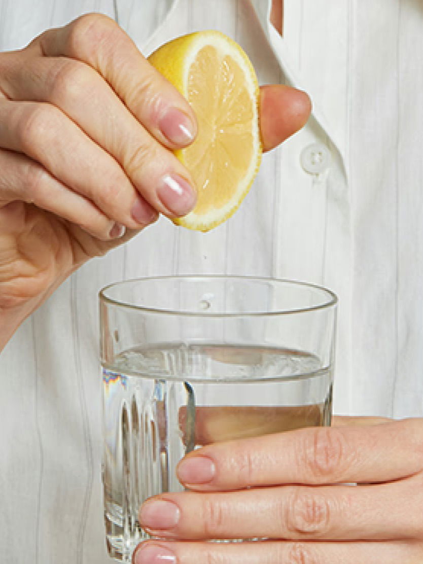 लिंबूपाणी प्यायल्याने होतो किडनीवर गंभीर परिणाम? - Marathi News | लिंबूपाणी प्यायल्याने होतो किडनीवर गंभीर परिणाम? | Latest Photos at Lokmat.com