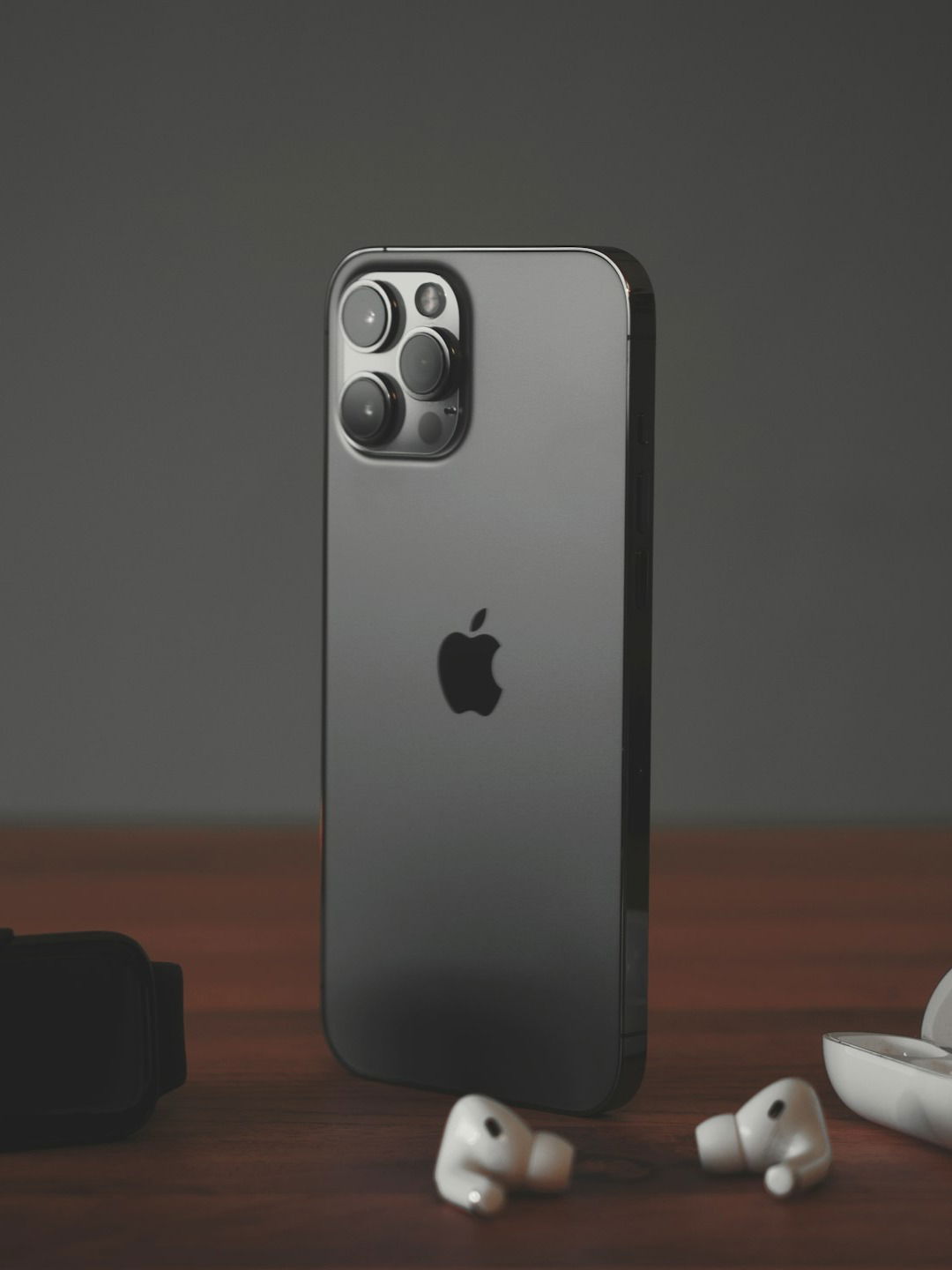 EMI वर Iphone की SIP? कुठे होईल जास्त फायदा? - Marathi News | EMI वर Iphone की SIP? कुठे होईल जास्त फायदा? | Latest Photos at Lokmat.com