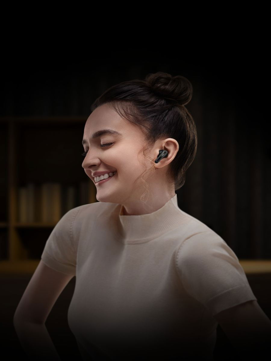 सतत 'इअरफोन'चा वापर; मोठा आवाज देईल बहिरेपणा - Marathi News | सतत 'इअरफोन'चा वापर; मोठा आवाज देईल बहिरेपणा | Latest Photos at Lokmat.com