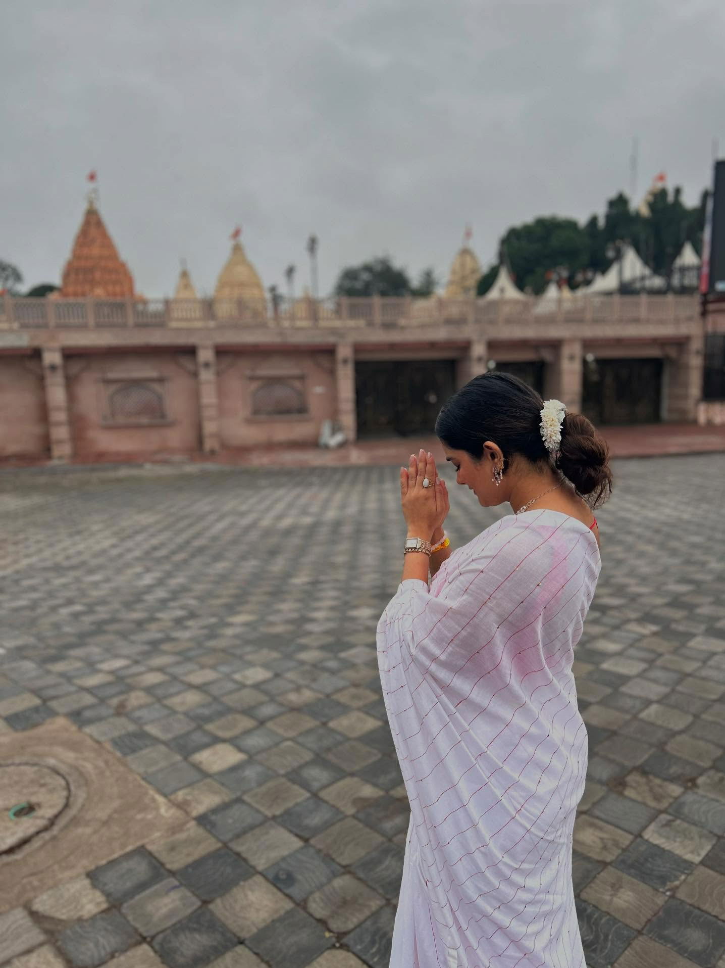 मराठी अभिनेत्रीने घेतलं महाकालचं दर्शन - Marathi News | मराठी अभिनेत्रीने घेतलं महाकालचं दर्शन | Latest Photos at Lokmat.com