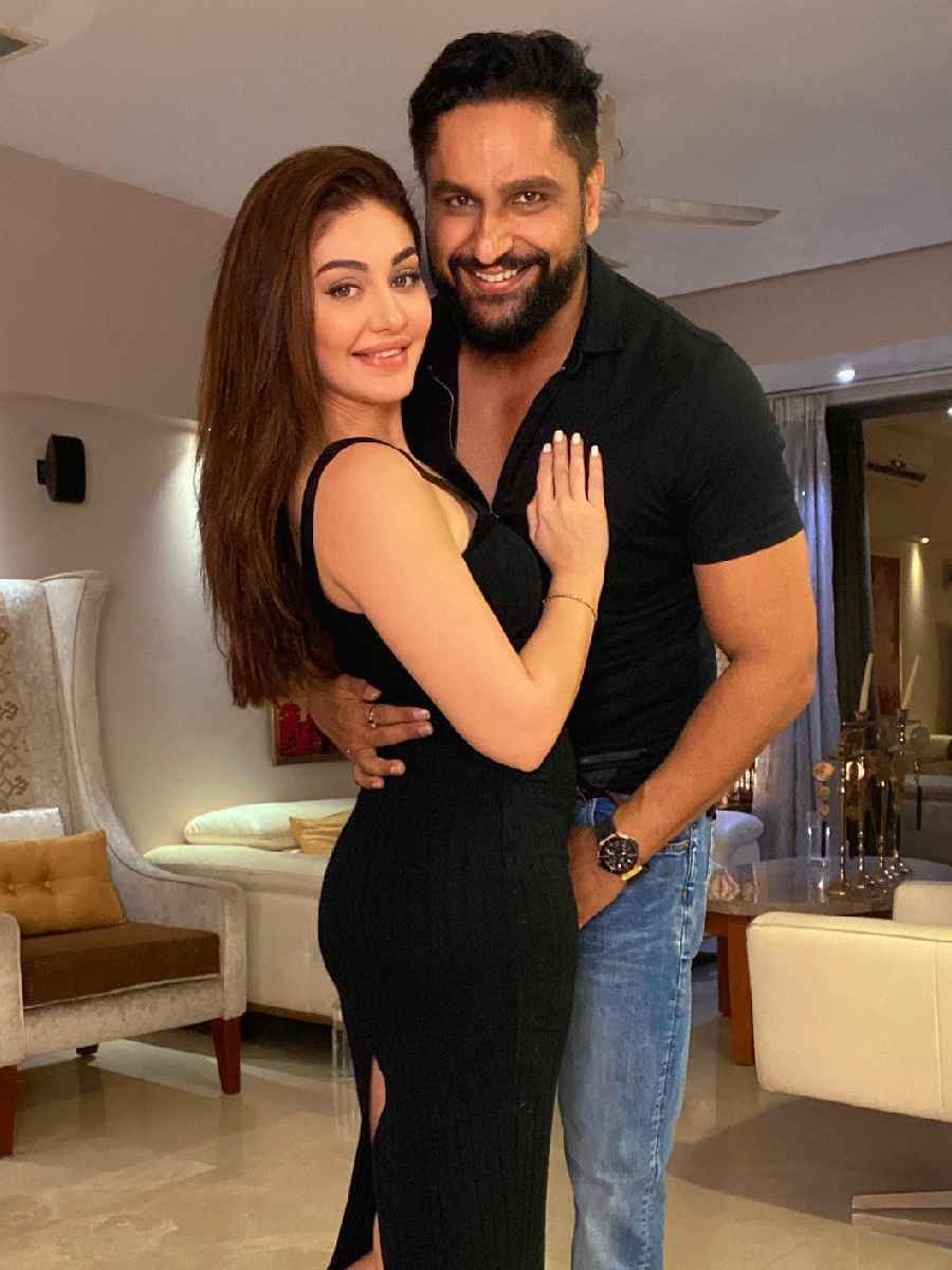 शेफाली अन् परागमध्ये किती होतं अंतर? - Marathi News | शेफाली अन् परागमध्ये किती होतं अंतर? | Latest Photos at Lokmat.com