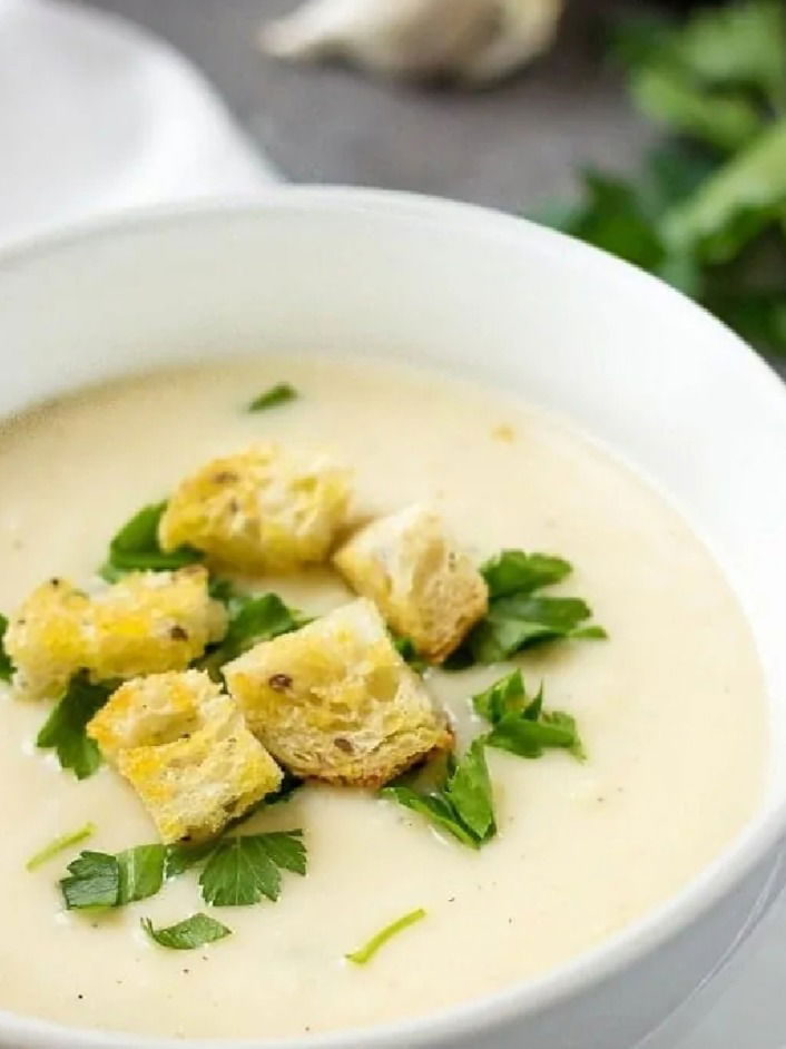 हिवाळ्यात प्या गार्लिक सूप, अनेक व्याधी होतील दूर - Marathi News | हिवाळ्यात प्या गार्लिक सूप, अनेक व्याधी होतील दूर | Latest Photos at Lokmat.com