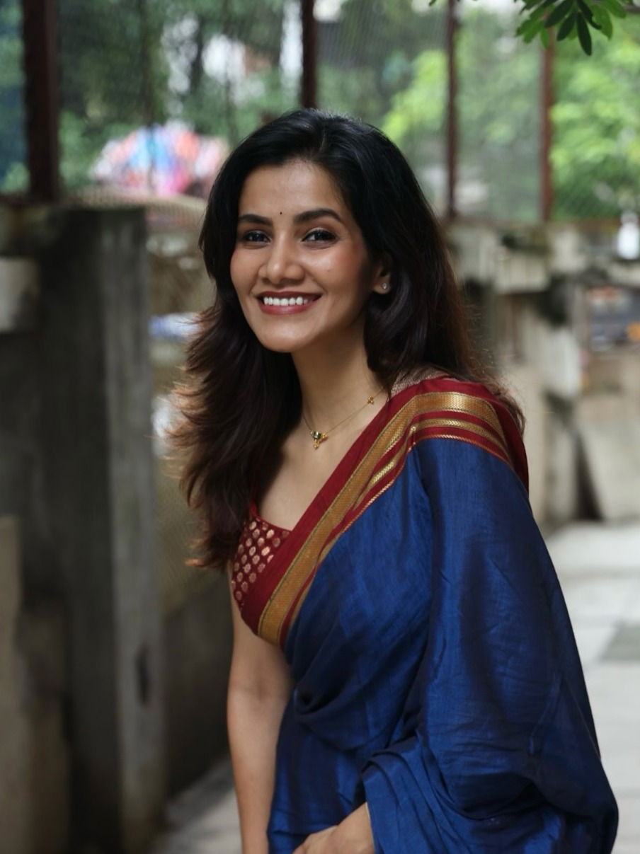 निळ्या रंगाची साडी अन् सौंदर्याची उधळण - Marathi News | निळ्या रंगाची साडी अन् सौंदर्याची उधळण | Latest Photos at Lokmat.com