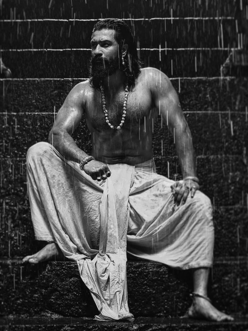 'छावा'ला १ वर्ष पूर्ण, विकीने शेअर केले unseen फोटो - Marathi News | 'छावा'ला १ वर्ष पूर्ण, विकीने शेअर केले unseen फोटो | Latest Photos at Lokmat.com