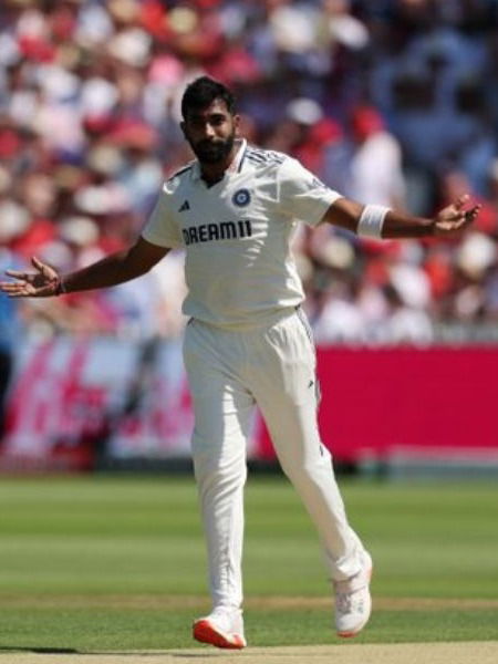 क्रिकेटच्या पंढरीत बुमराहचा 'महारेकॉर्ड' - Marathi News | क्रिकेटच्या पंढरीत बुमराहचा 'महारेकॉर्ड' | Latest Photos at Lokmat.com