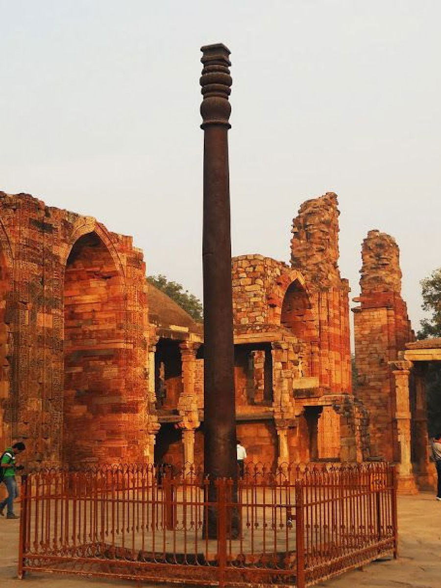 गंजत नाही असा भारतातील लाेखंडी खांब - Marathi News | गंजत नाही असा भारतातील लाेखंडी खांब | Latest Photos at Lokmat.com