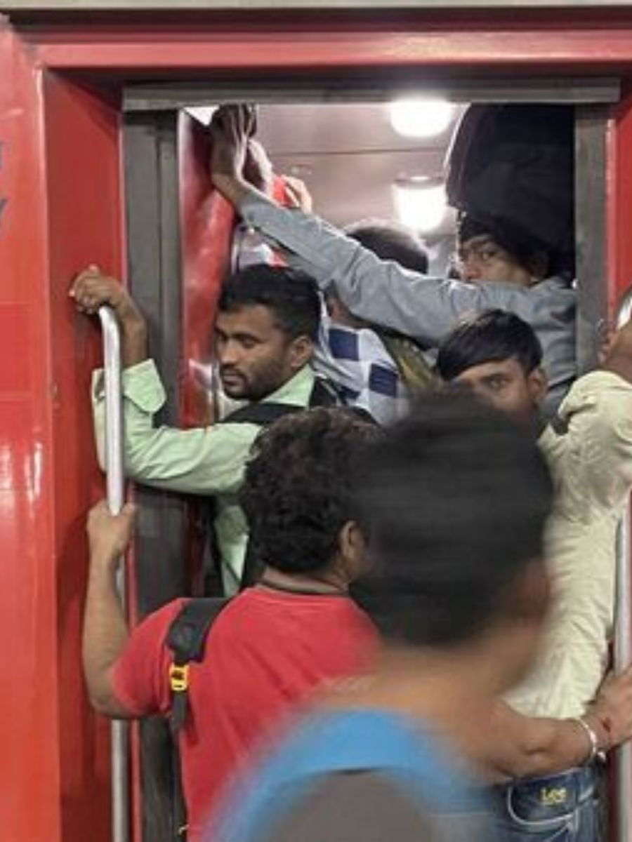 भारतातील सर्वाधिक कमाई करणारी रेल्वे स्थानके कोणती? - Marathi News | भारतातील सर्वाधिक कमाई करणारी रेल्वे स्थानके कोणती? | Latest Photos at Lokmat.com