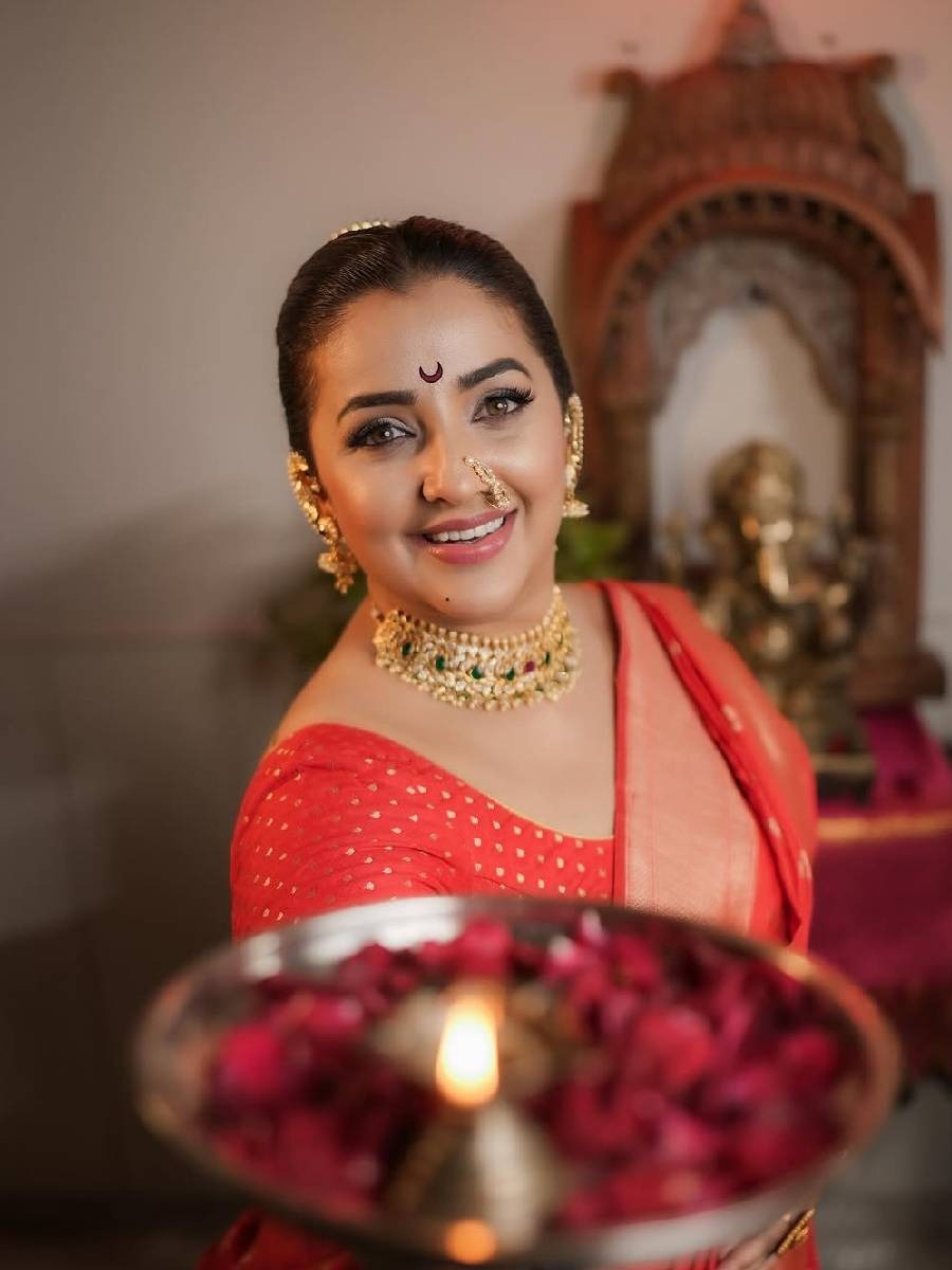 Ganeshotsav: अपूर्वा नेमळेकरचा सुंदर लूक - Marathi News | Ganeshotsav: अपूर्वा नेमळेकरचा सुंदर लूक | Latest Photos at Lokmat.com